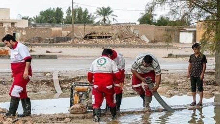 امدادرسانی نیرو‌های هلال احمر به ۵۲۵ گرفتار در سیل خراسان رضوی