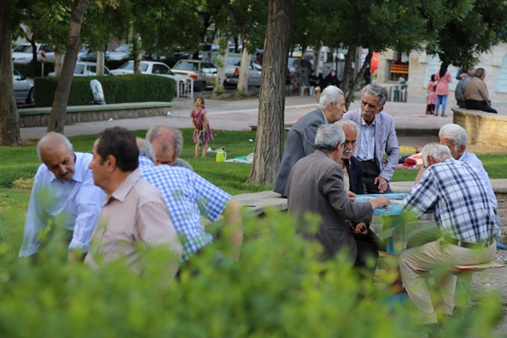 با رأی نمایندگان، به‌کارگیری افتخاری بازنشستگان دستگاه‌ها در شوراها منعی ندارد