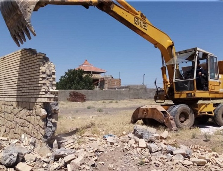 رفع تجاوز از حریم ۳۳۰۰ مترخطوط انتقال آب و فاضلاب در سبزوار