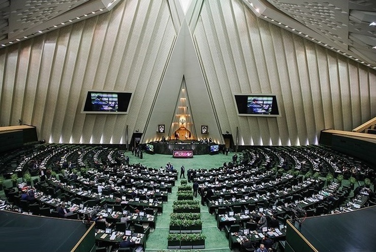 کمیسیون انرژی مجلس برنامه وزارت نفت برای روش جدید توزیع یارانه بنزین را بررسی می‌کند