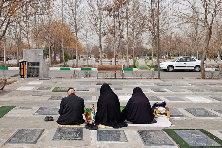 قرارگاه هفتگی بازماندگان | با زیارت‌کنندگان اهل‌قبور در آرامستان بهشت‌رضا (ع)