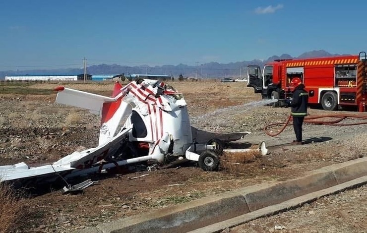 سقوط هواپیمای آموزشی در اراک ۲ کشته برجای گذاشت