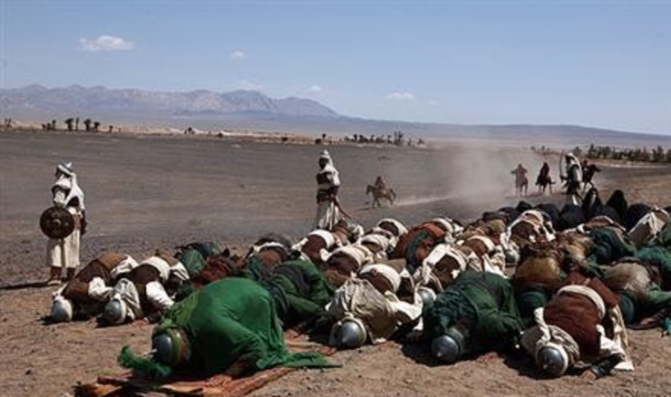 نماز ظهر عاشورا چگونه خوانده می‌شود؟