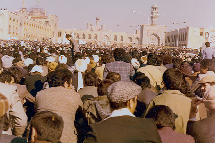 روایتی از حمله مأموران طاغوتی به حرم امام رضا (ع) در ۲۹ آبان ۱۳۵۷ | روز همه شیعیان شام غریبان شده