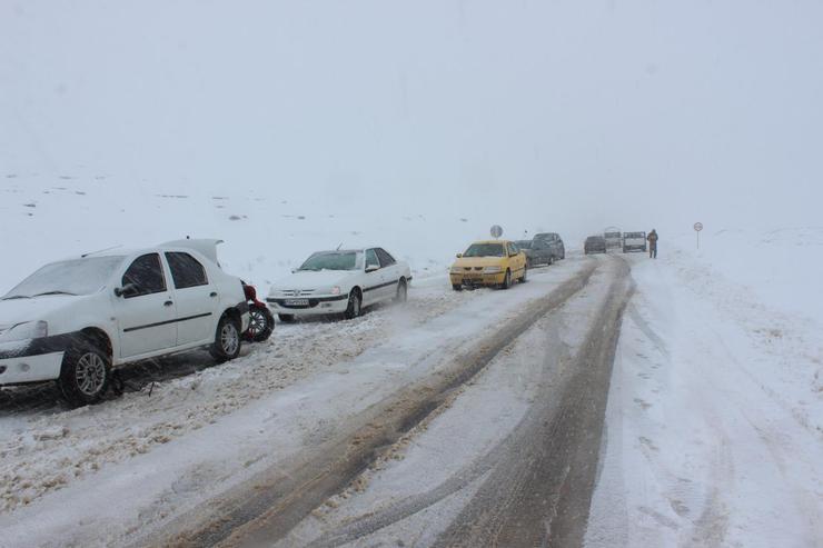 بارش برف و باران در جاده‌های برخی از استان‌ها