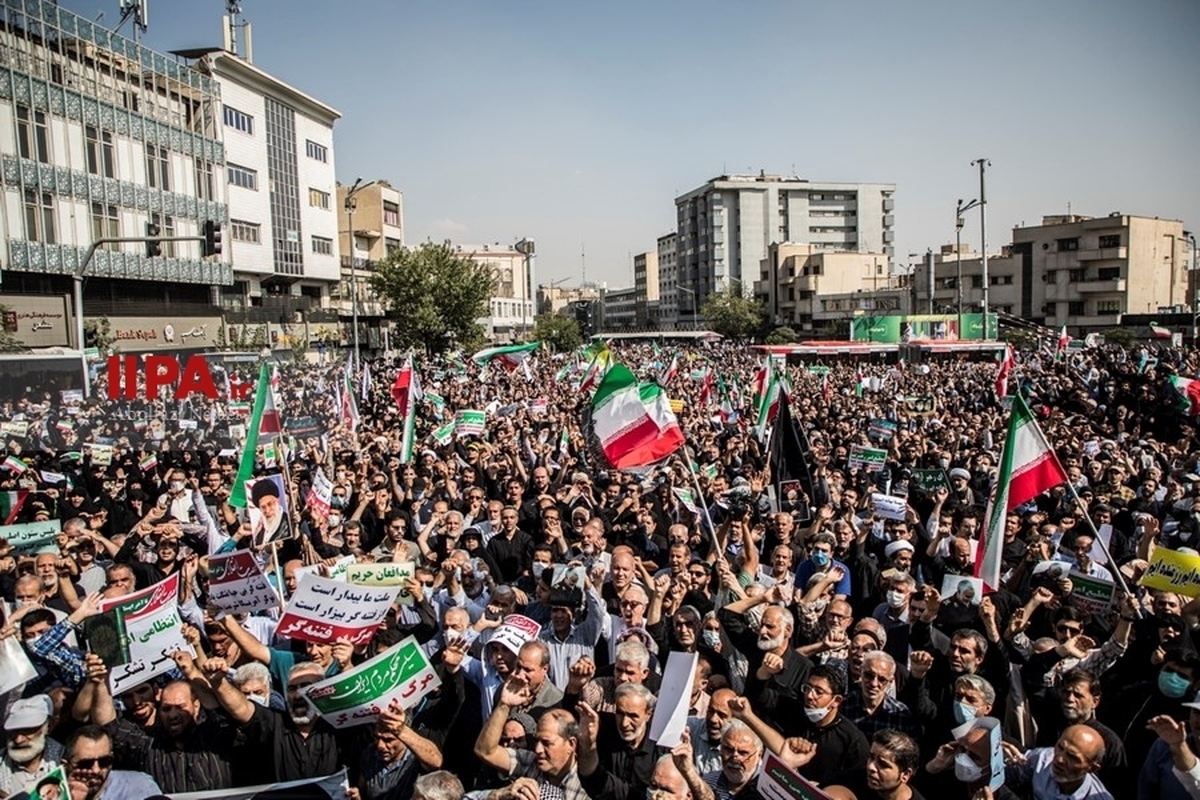 نمازگزاران جمعه اهانت به ساحت مقدس قرآن‌کریم را محکوم می‌کنند