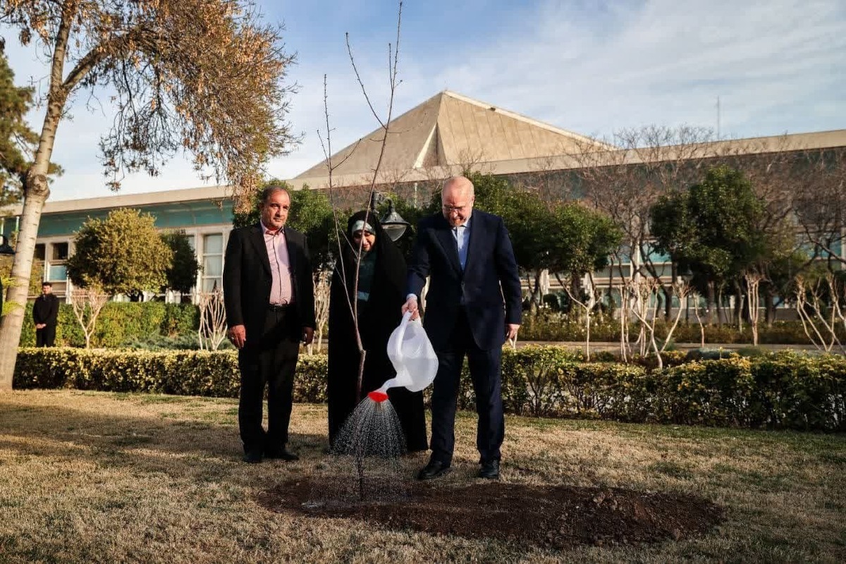 قالیباف در مراسم روز درختکاری: نه‌تنها برای حفظ محیط‌زیست بلکه باید برای ارتقای زیستی کشور تلاش کنیم