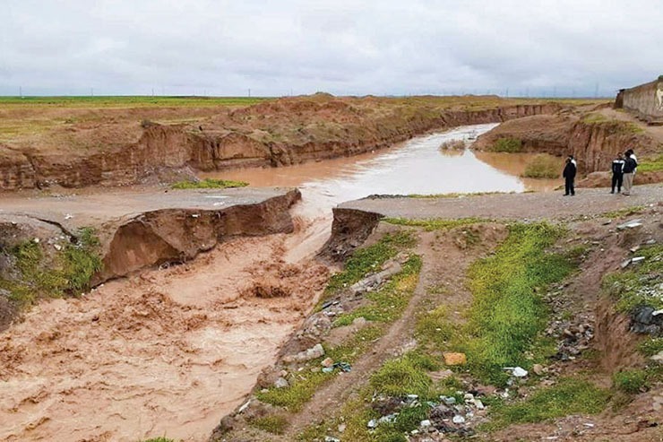 یک دهه انتظار برای ساخت پل جاده ارتباطی ۹  روستا با مشهد