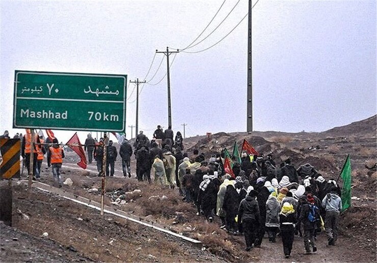 ۱۴ کاروان زائران پیاده همزمان با سالروز شهادت امام جواد (ع) به مشهدمقدس مشرف شدند