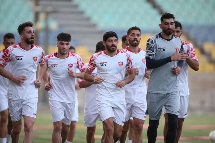 بازیکن پرسپولیس از بلاتکلیفی در آمد!