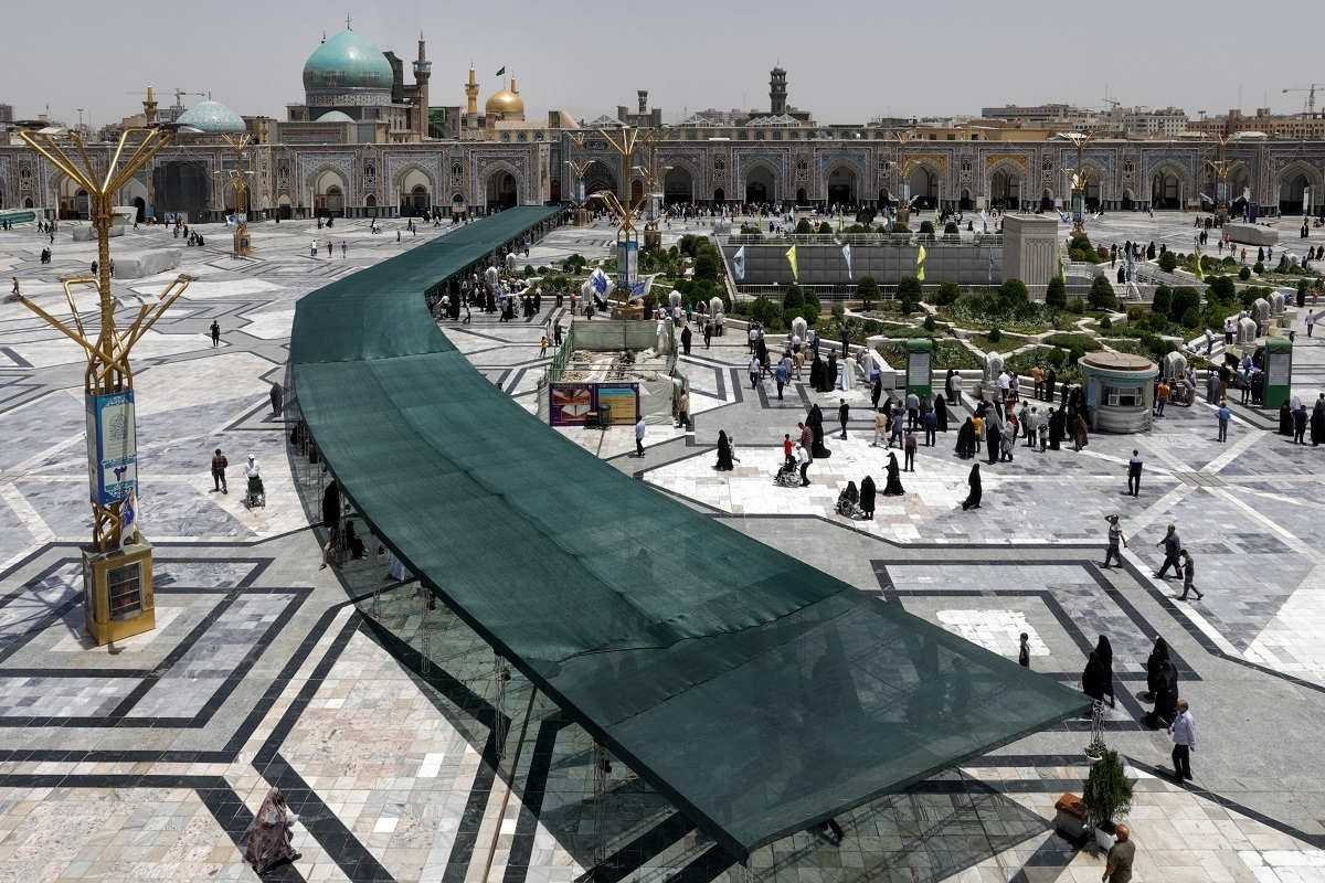 نصب تونل تابستانه تردد زائران، حدفاصل باب‌الرضا (ع) و رواق امام خمینی (ره)