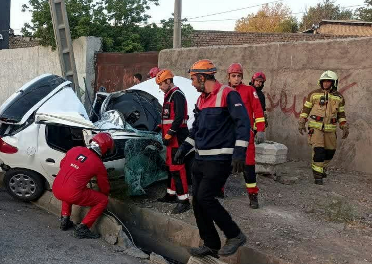 برخورد مرگبار ۲۰۶ با تیر برق فشار قوی در جاده شاندیز+ عکس