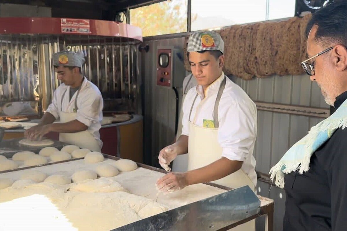 در راستای تقویت خدمت‌رسانی به زائران در کمپ غدیر مشهد، نانوایی سیار دیگری مستقر شد