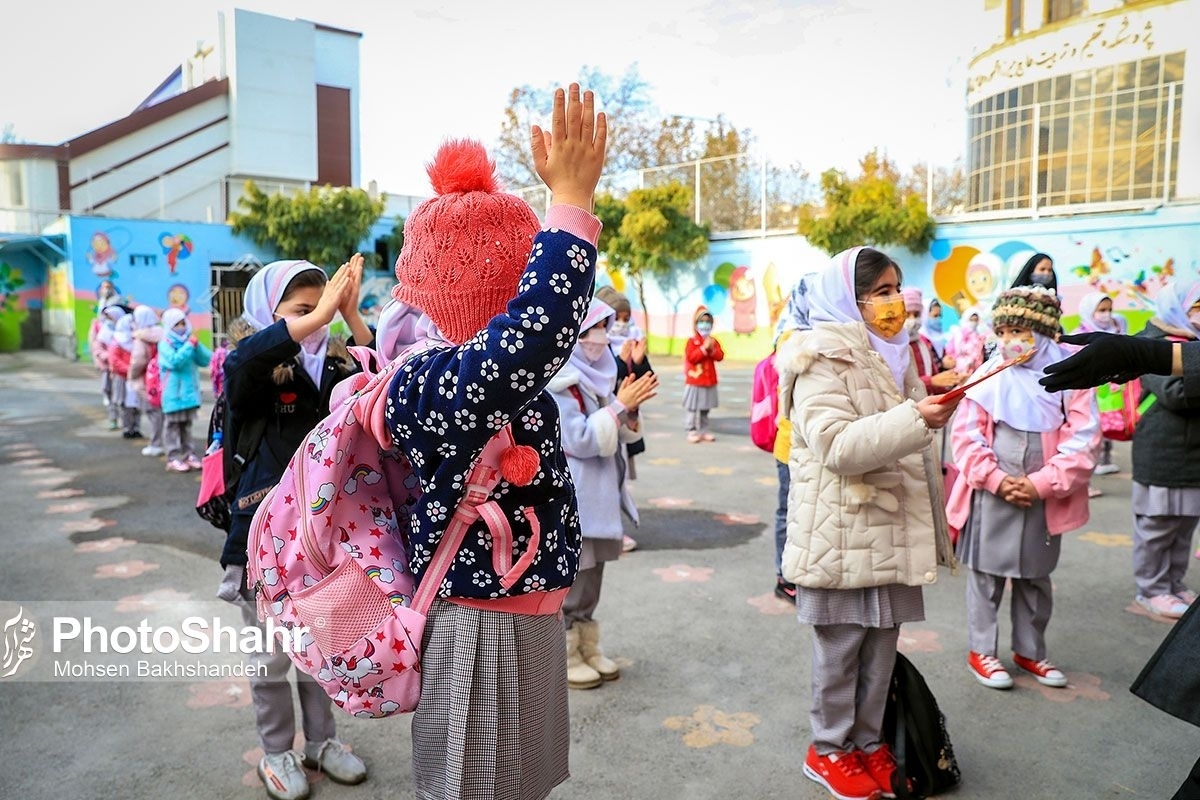 دانش‌آموزان ماسک بزنند؛ کرونا هنوز تمام نشده است