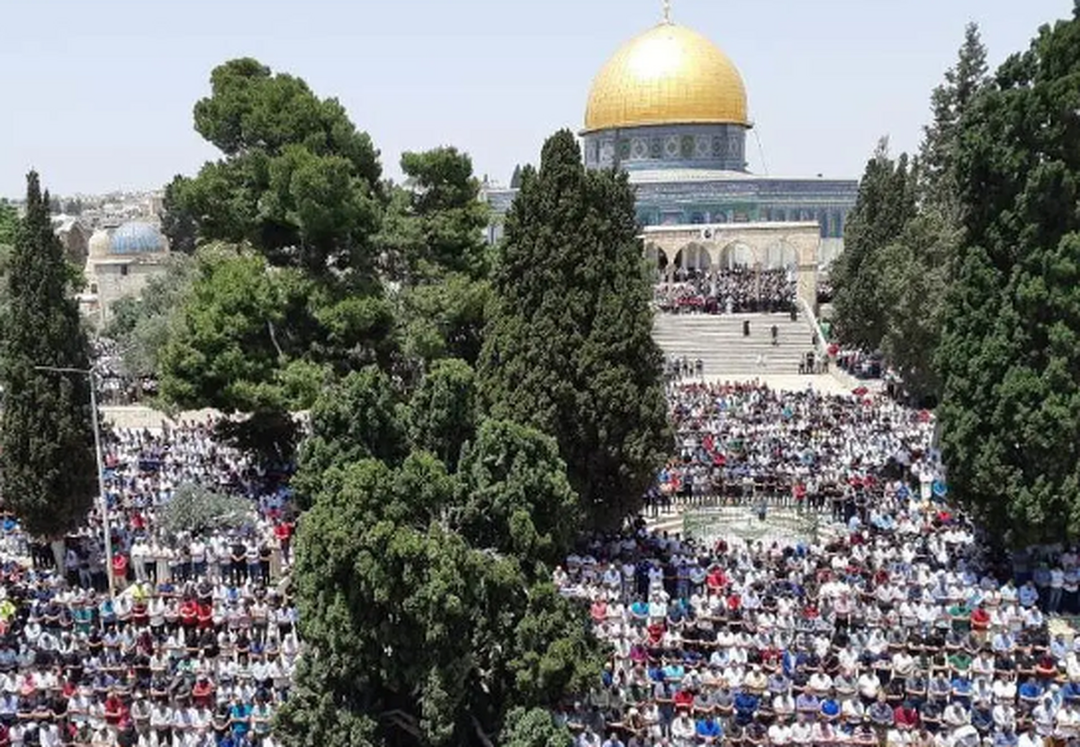 اقامه آخرین نماز جمعه ماه رمضان توسط ۱۲۰ هزار فلسطینی در مسجدالاقصی