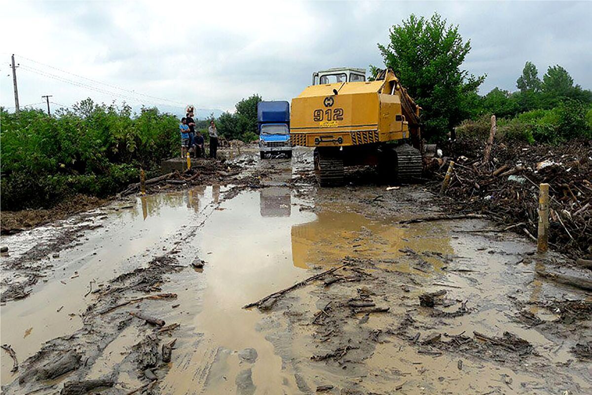 راه ارتباطی ۲۰ روستای کلات خراسان رضوی  بر اثر سیل قطع شد