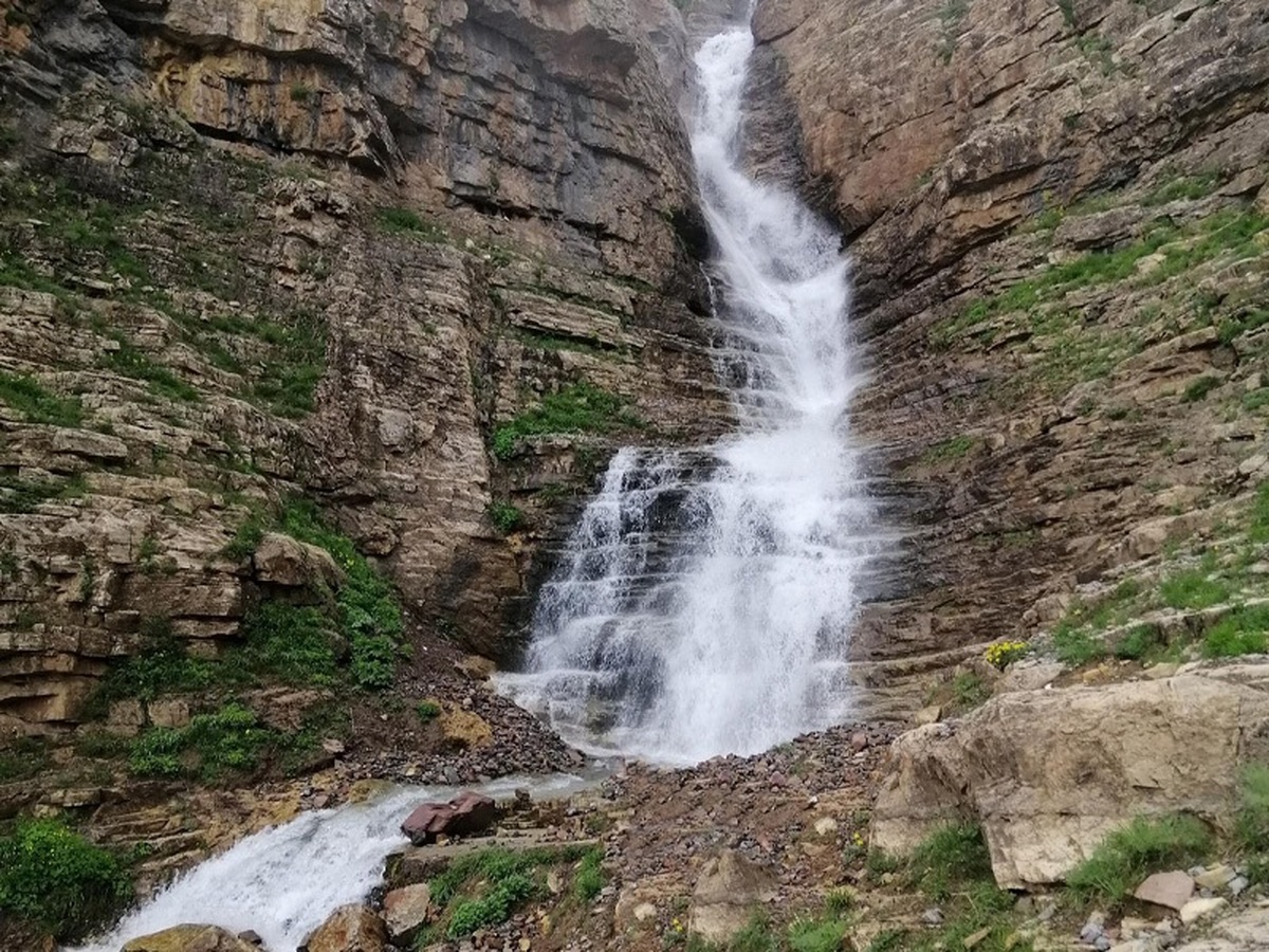 ویدئو| آبشار سیاه چشمان در مازندران