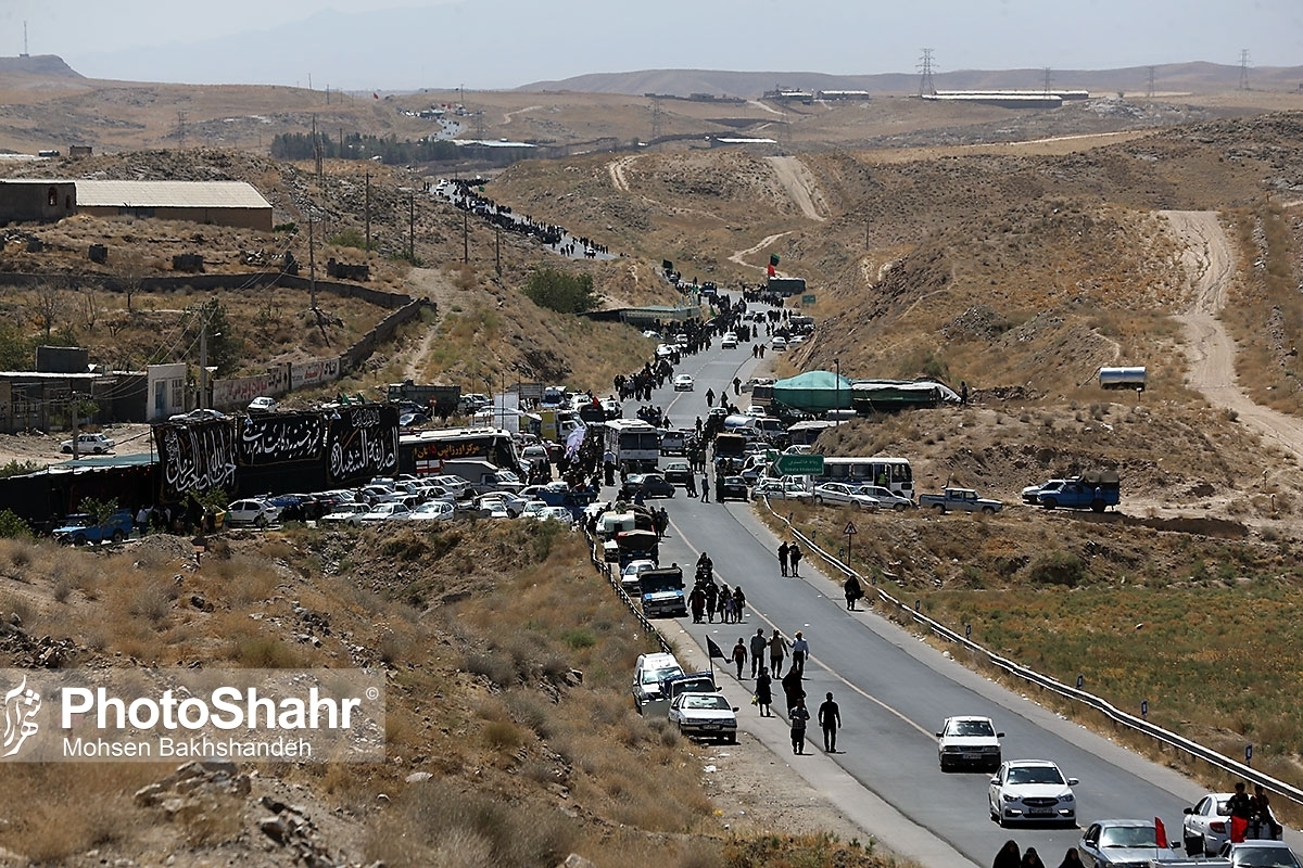 استقبال زائران درراه‌مانده از سرویس‌دهی رایگان اتوبوس‌رانی مشهد