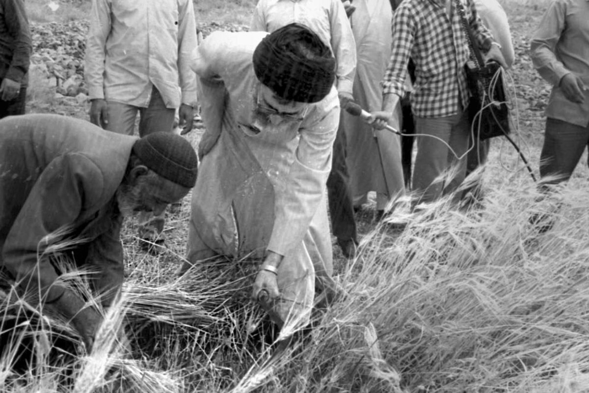 ویدئو| چهره به چهره با مردم | سفرهای استانی رهبر معظم انقلاب در زمان ریاست جمهوری