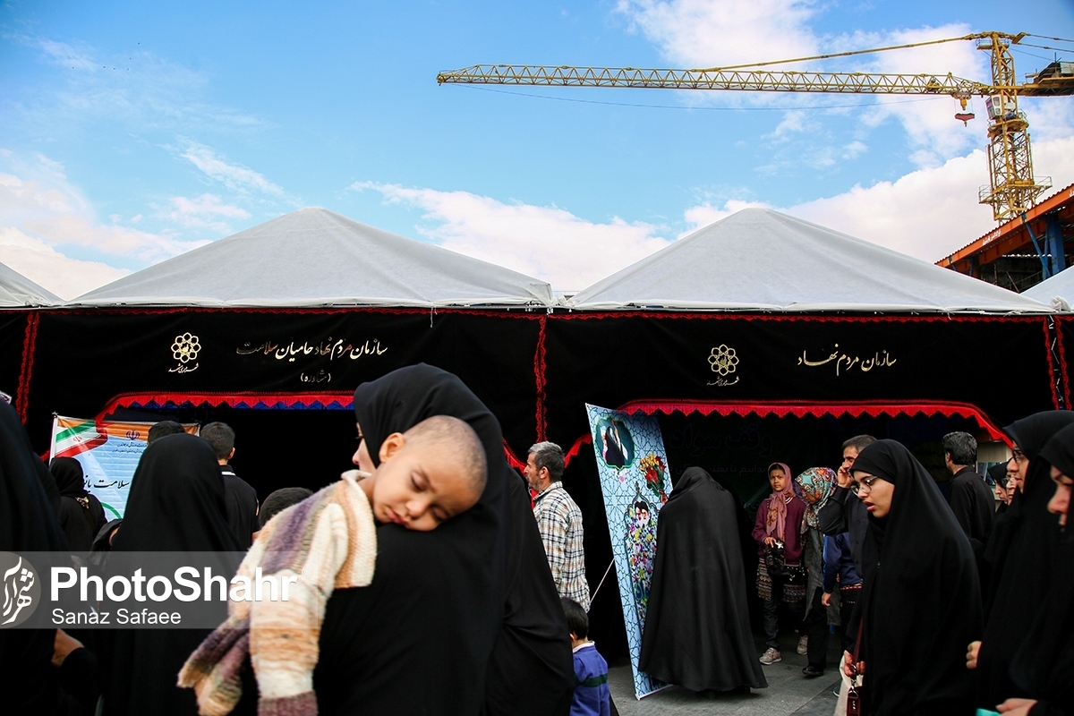 ارائه خدمات مشاوره روانشناسی در ۶ ایستگاه استقبال از زائر در مشهد، در دهه پایانی ماه صفر ۱۴۰۳ | خدمت ۶۴۰ زوج جوان مشهدی به زائرین امام رضا (ع)